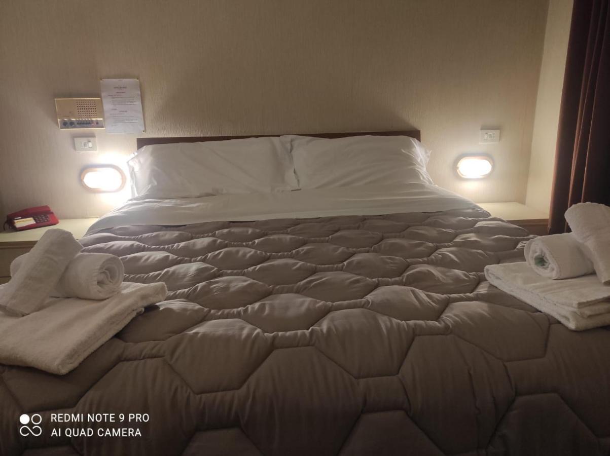 Hotel Centrale К'юзі Екстер'єр фото