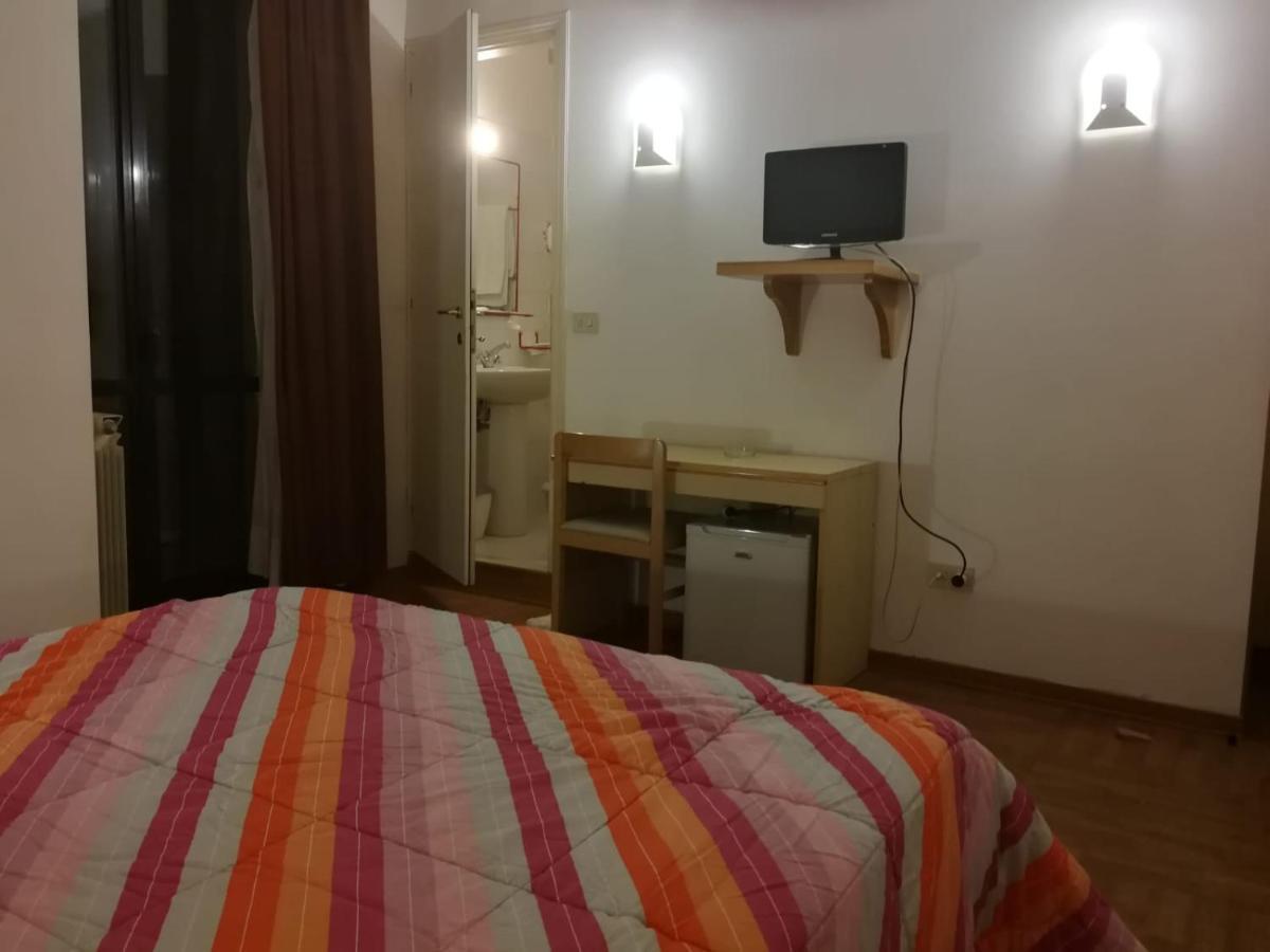 Hotel Centrale К'юзі Екстер'єр фото