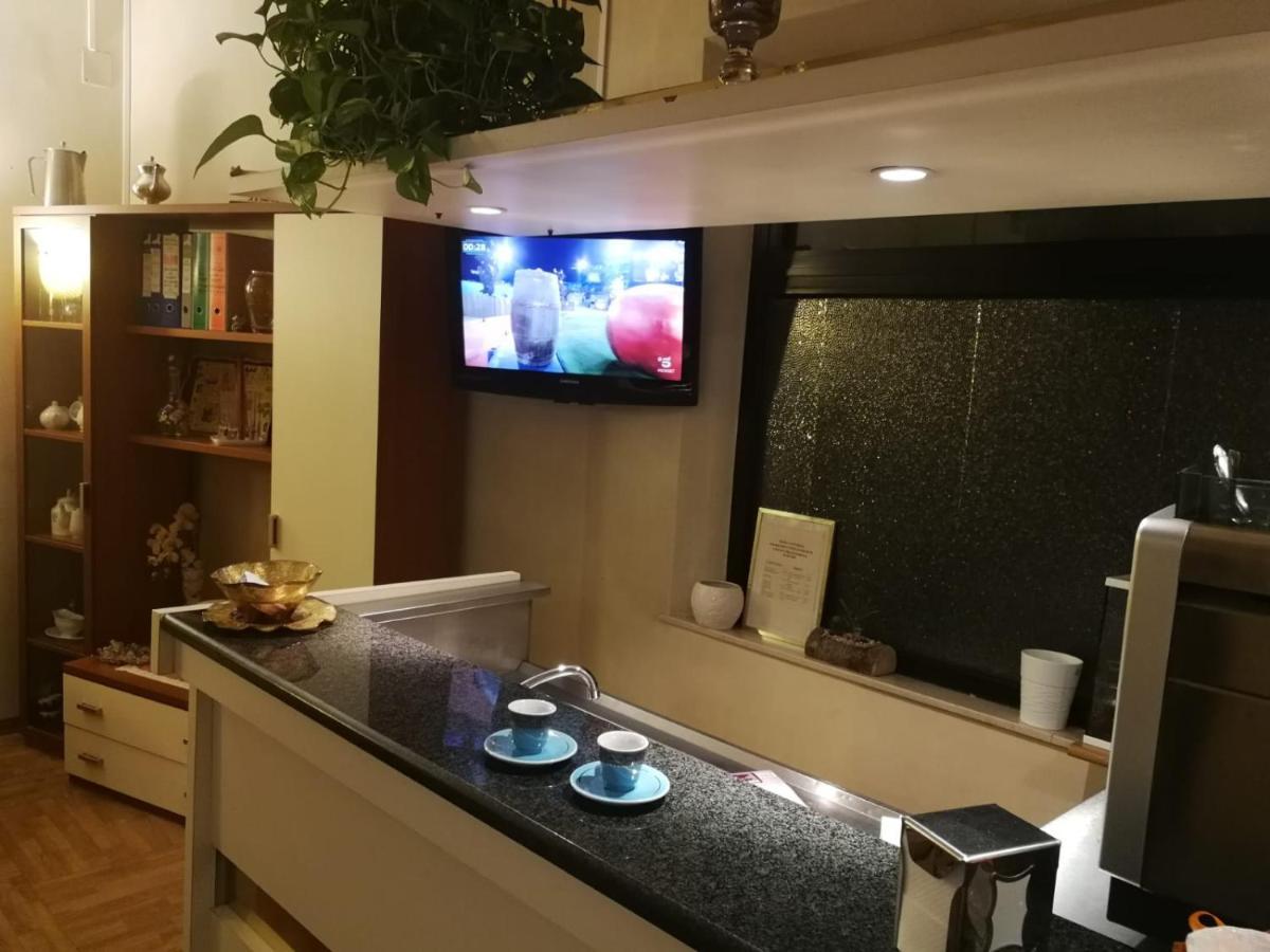 Hotel Centrale К'юзі Екстер'єр фото