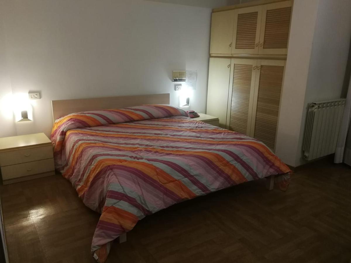 Hotel Centrale К'юзі Екстер'єр фото